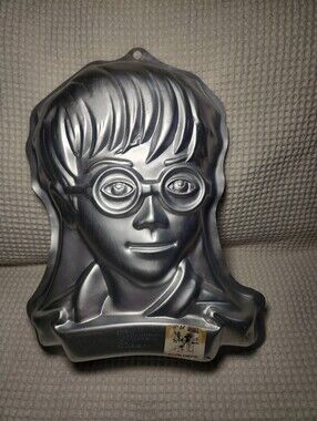 2001 Wilton Harry Potter Cake Pan Hogwarts Wizard Warner Bros
